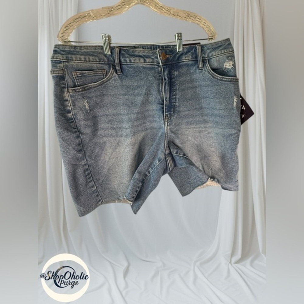 Ava & Viv Jean shorts Bermuda Shorts Size 18 NWT